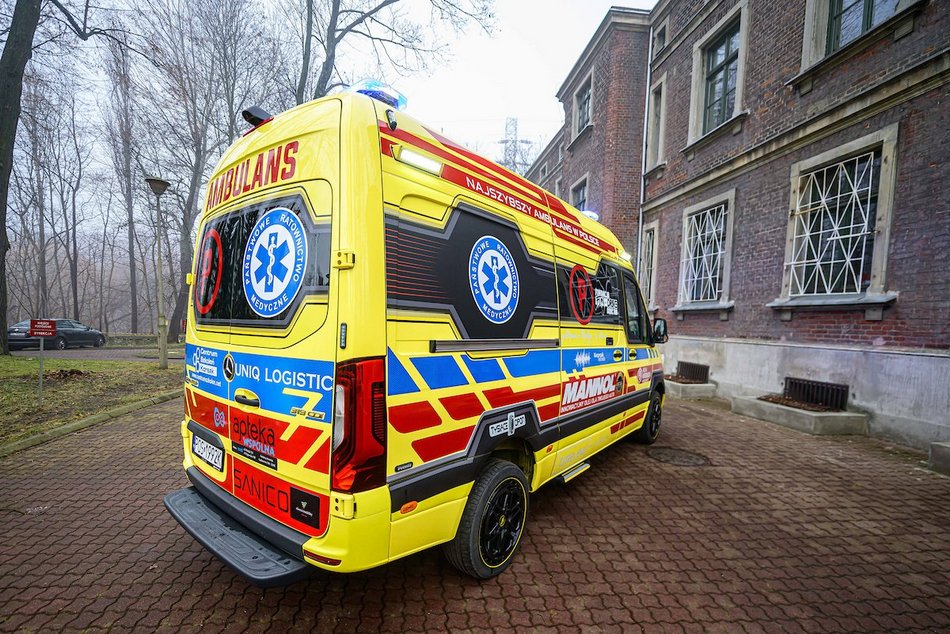 Łódź. Nowa karetka dla Miejskiego Centrum Medycznego „Jonscher”