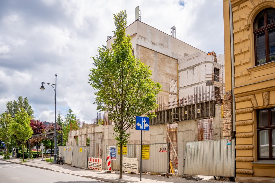 Łódź. Odbudowa zawalonej kamienicy w przy ul. Rewolucji 31 w Łodzi