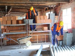 Łódź. Robotnicy przy remoncie