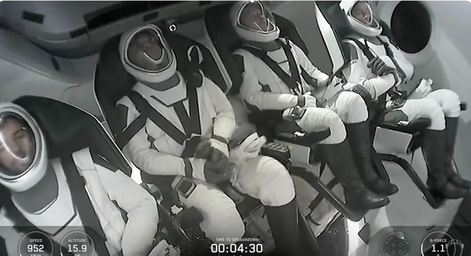 Łódź. Sławosz Uznański-Wiśniewski wrócił na Ziemię! Łodzianin wylądował w Oceanie Spokojnym!