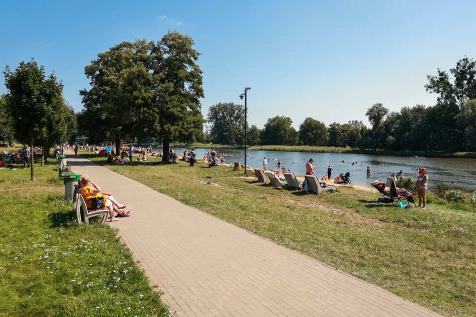 Łódź. Upalny weekend na Stawach Jana w Łodzi. Tak wypoczywają łodzianie!
