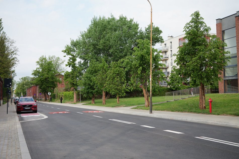 Łódź. Remont Tymienieckiego w Łodzi zakończony! Nowa nawierzchnia, parkingi i powrót MPK Łódź