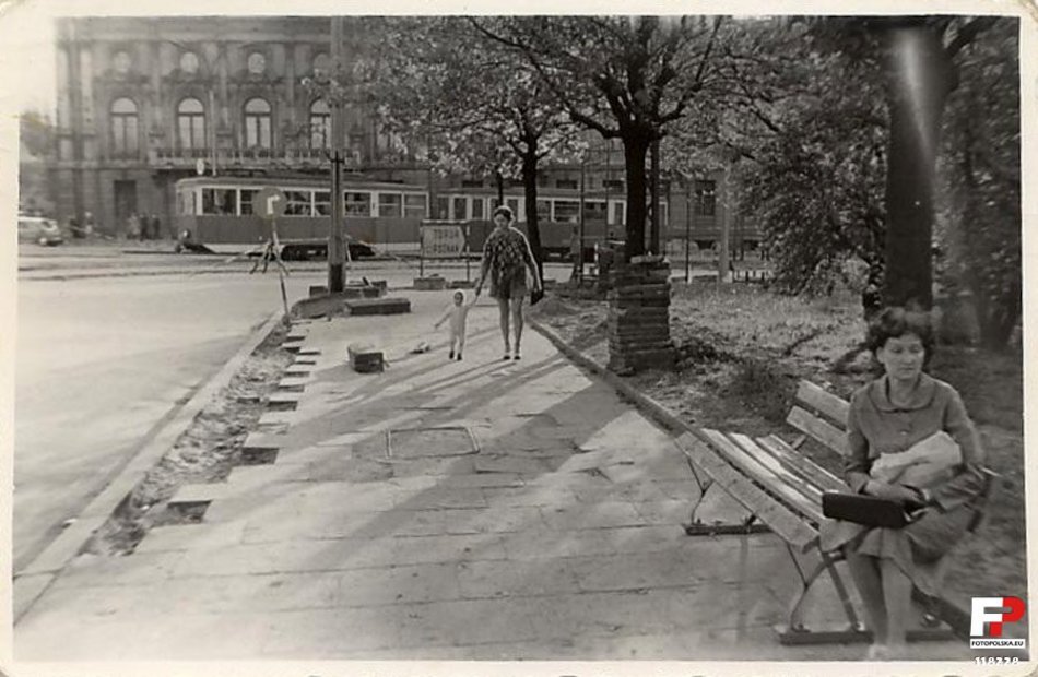 Łódź. Ulica Zachodnia w Łodzi przy ul. Ogrodowej