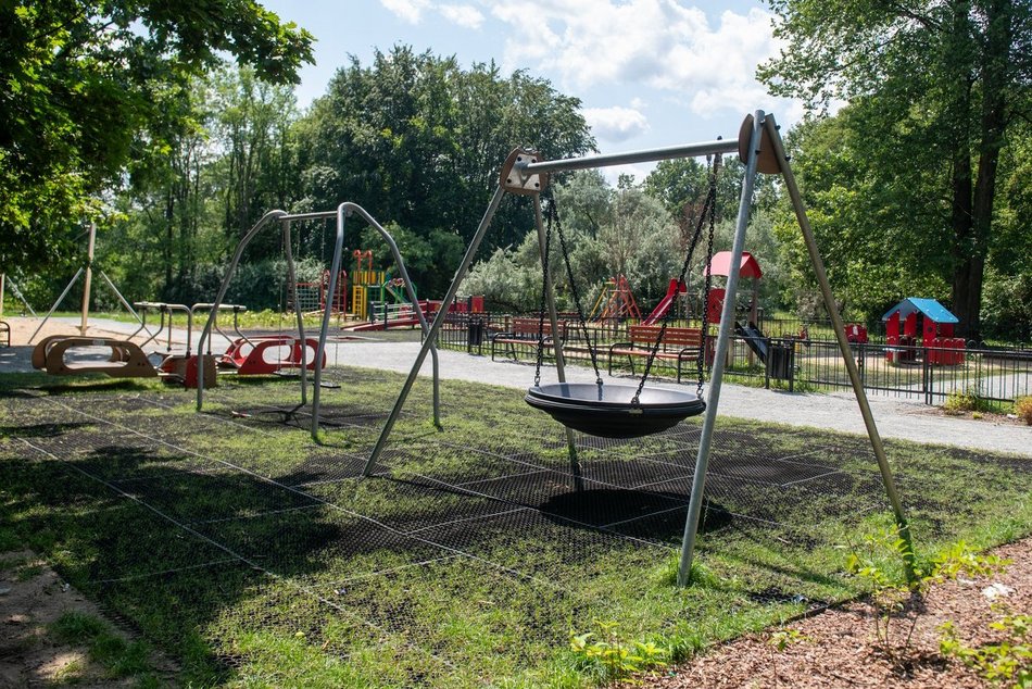 [Translate to Ukraiński:] Plac zabaw w parku nad Jasieniem