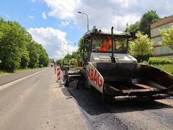 Remont Lutomierskiej. Drogowcy wzięli się już za układanie asfaltu