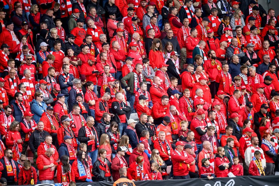 Łódź. Kibice na meczu Widzewa Łódź z Rakowem Częstochowa