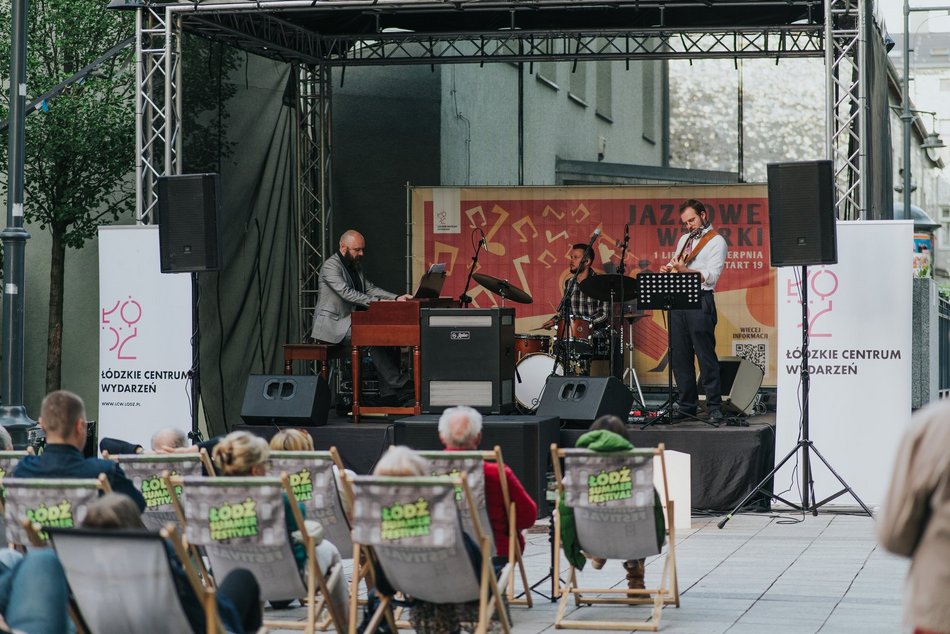 Jazzowe wtorki w Łodzi. Zespół Tomasz Lepczak Trio zgromadził tłumy w Pasażu Róży