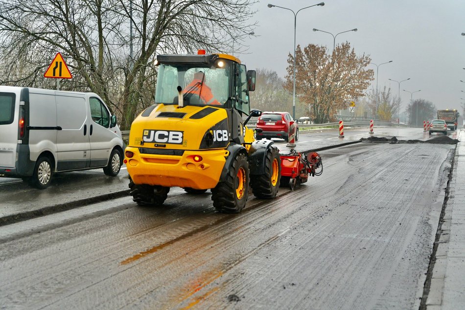 Łódź. Koniec zimy na drogach w Łodzi. Wielki poziomowy audyt ulic i powrót drogowców