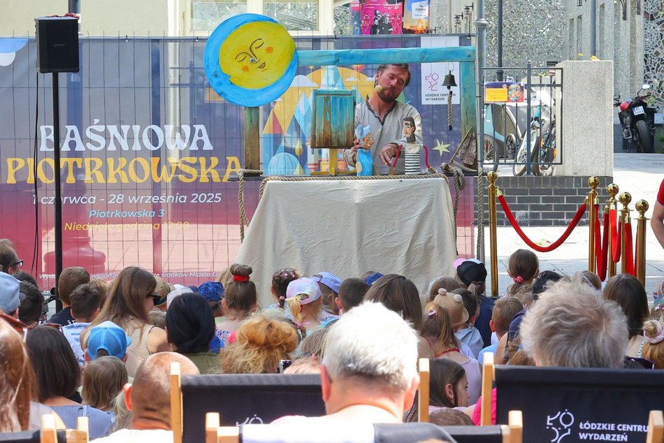 Łódź. Baśniowa Piotrkowska w Łodzi. Teatr Barnaby zachwycił dzieci!