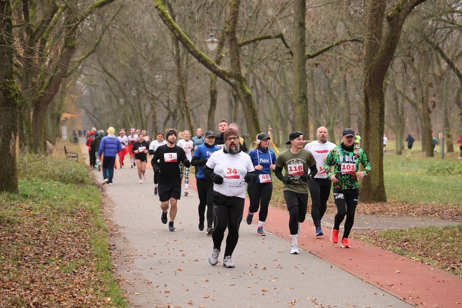 Bieg Niepodległościowa 5 w parku Na Zdrowiu w Łodzi. Odszukaj się w galerii!