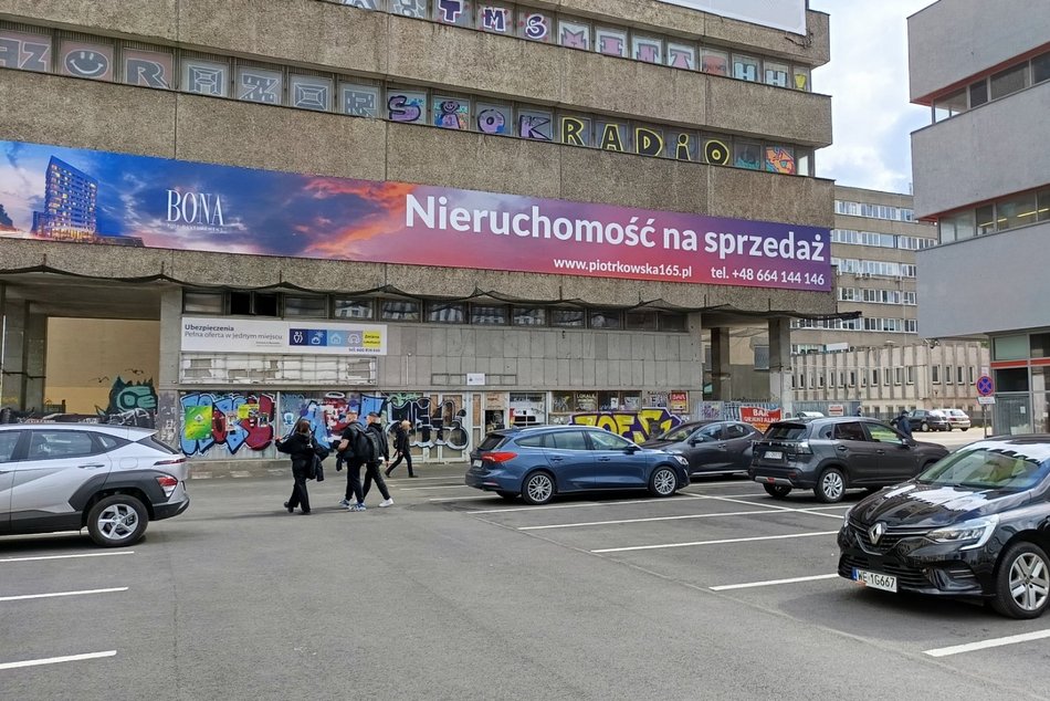 Łódź. Kultowy budynek przy Piotrkowskiej na sprzedaż! Ten 45 metrowy gigant może być twój!