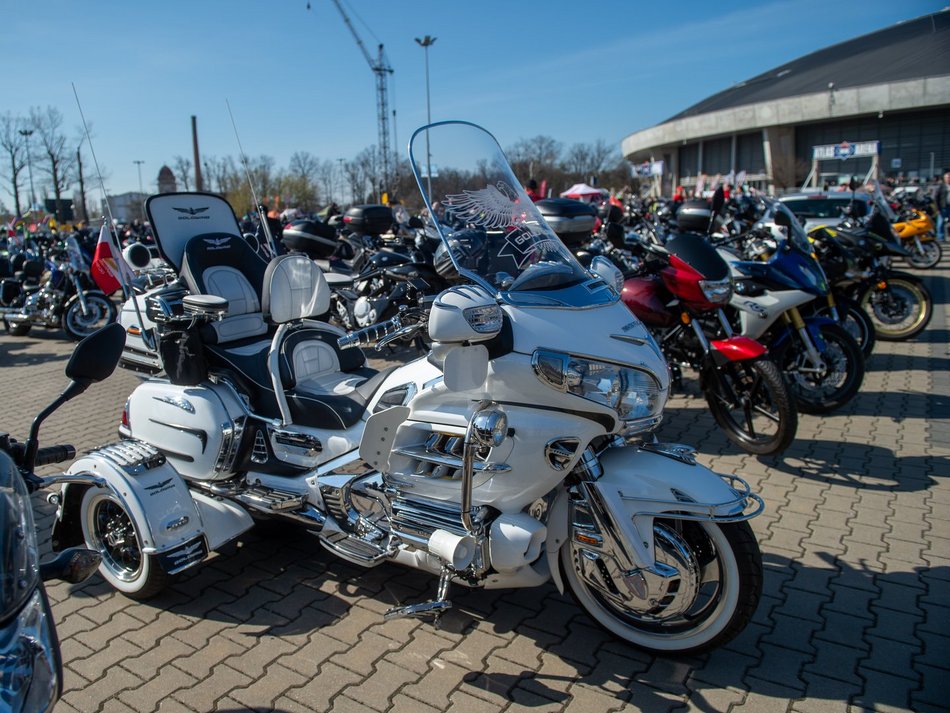 Parada motocyklistów przejechała ulicami Łodzi. Sezon rozpoczęty! Byłeś?