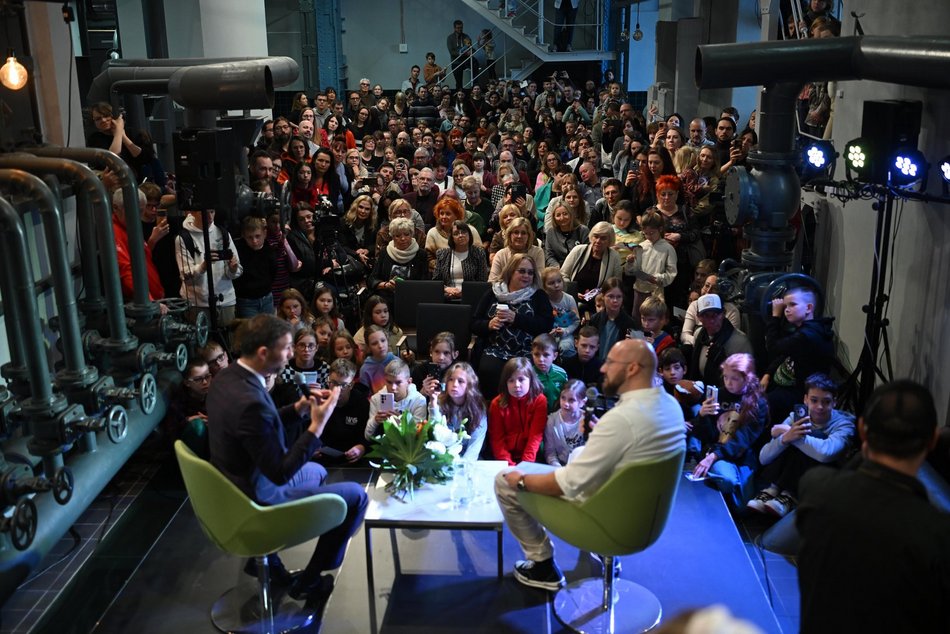 Łódź. Sławosz Uznański-Wiśniewski w EC1 Łódź. Tłumy łodzian na spotkaniu z astronautą