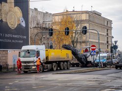 Łódź. Remont Struga w Łodzi postępuje. Część nowej jezdni już ułożona
