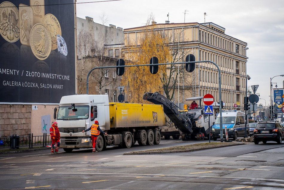 Łódź. Remont Struga w Łodzi postępuje. Część nowej jezdni już ułożona