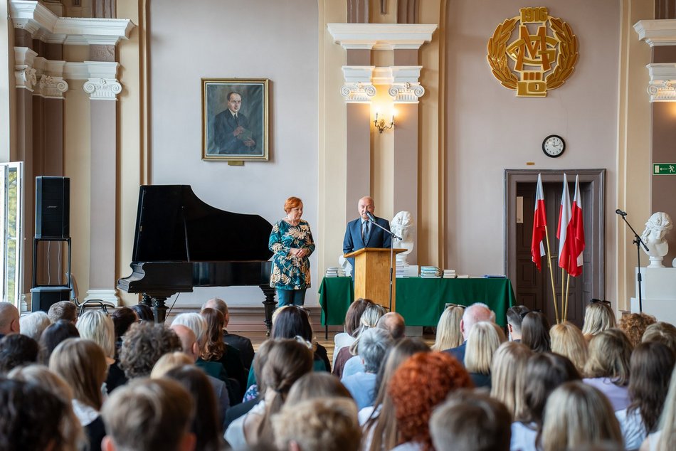 Łódź. Zakończenie roku szkolnego w III Liceum Ogólnokształcącym w Łodzi