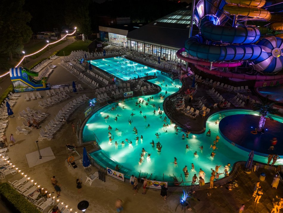 Nocne Pływanie w Aquaparku Fala