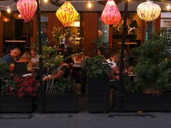 Tłumy na ulicy Piotrkowskiej w Łodzi