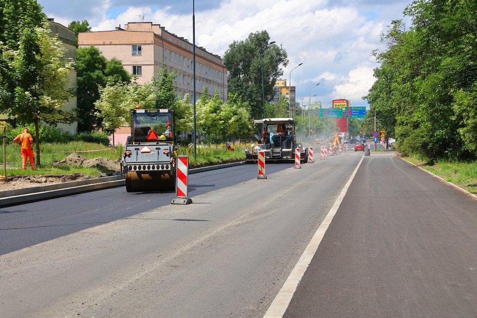 Remont Lutomierskiej. Drogowcy wzięli się już za układanie asfaltu