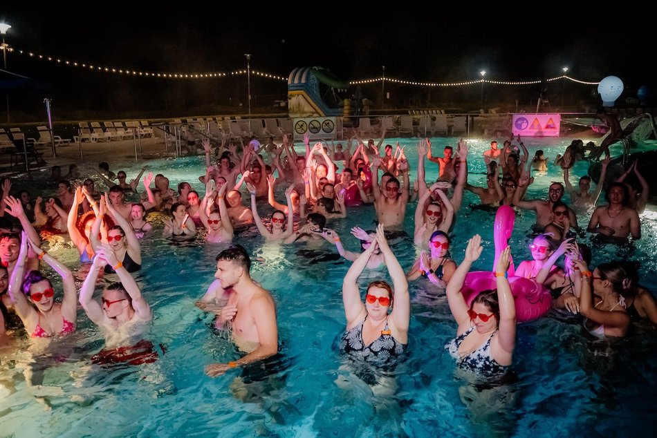 Łódź. Pink Party w Aquaparku Fala. To najbardziej różowa impreza w Łodzi