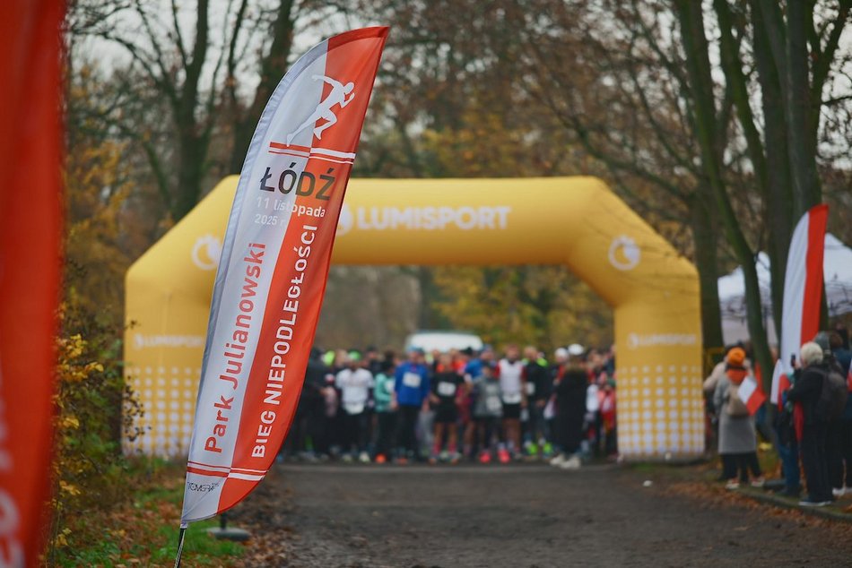 Łódź. Bieg Niepodległości w parku Julianowskim