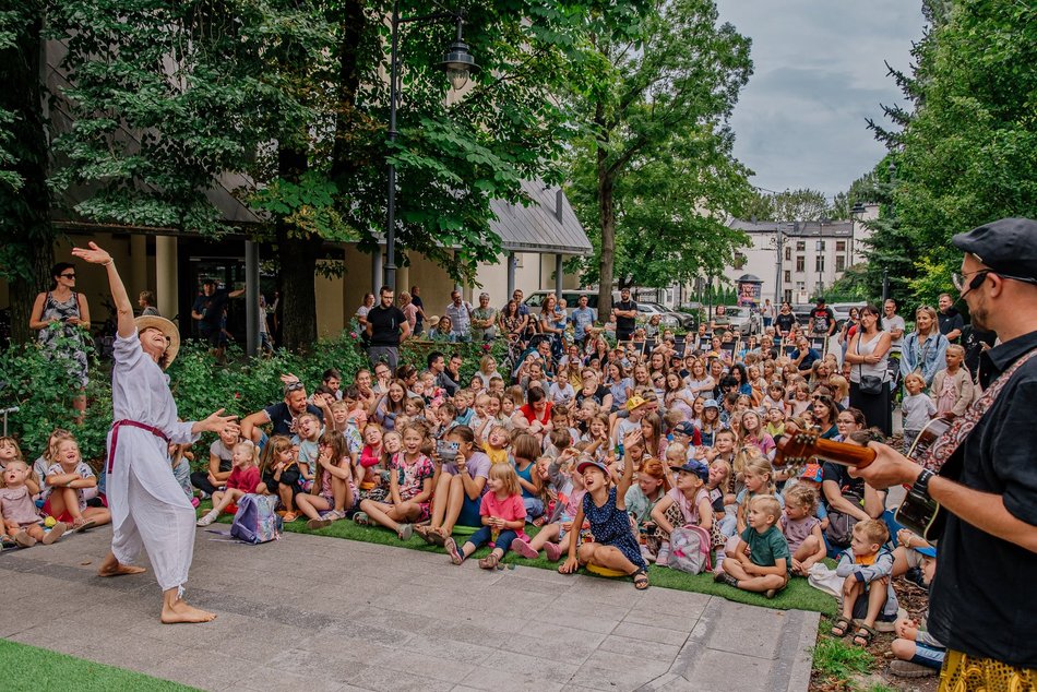 Baśniowa Piotrkowska porusza dzieci i... dorosłych