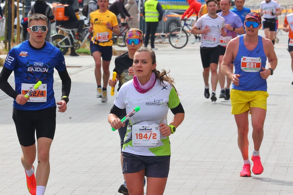 Łódź. DOZ Maraton Łódź 2026. Brałeś udział w biegu? Odszukaj się w galerii i zapisz na pamiątkę!