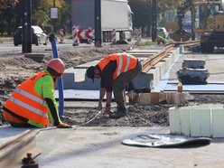 Remont Śmigłego-Rydza. Trwa układanie szyn tramwajowych