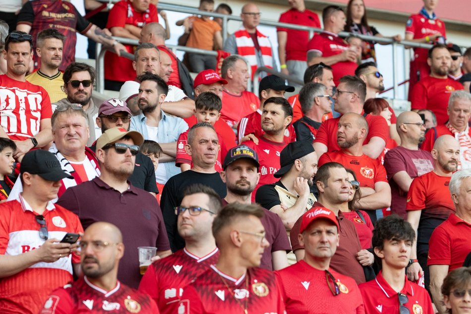 Kibice na meczu Widzewa Łódź z Piastem Gliwice