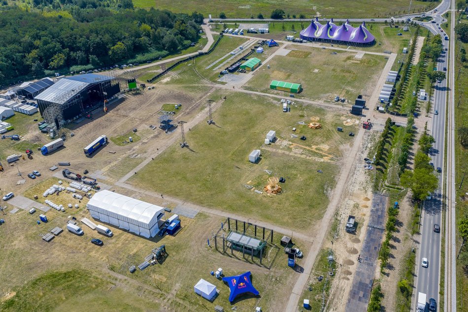 Łodź Summer Festival 2025. Zobacz, jak powstaje festiwalowe miasteczko