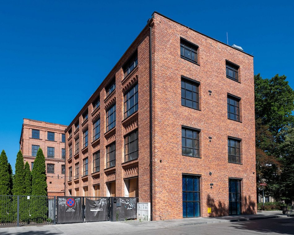 Łódź. Metamorfoza przy placu Komuny Paryskiej w Łodzi. Zabytek z XIX wieku odzyska dawny blask