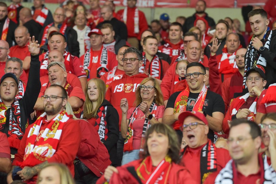 Kibice Widzewa Łódź z Pogonią Szczecin. Byłeś/aś tam? Znajdź się w galerii!
