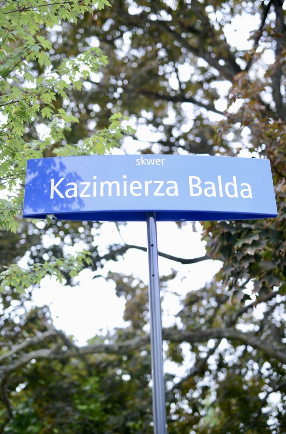 tabliczka z nazwą skweru