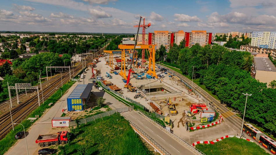 Kolej Dużych Prędkości w Łodzi. Gigantyczne suwnice stanęły na Retkini!
