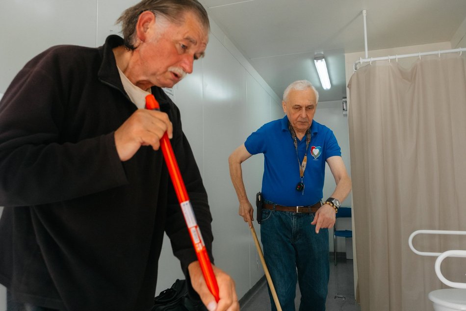 MOPS Łódź pomaga bezdomnym przez cały rok. Duże zainteresowanie mobilnymi łaźniami