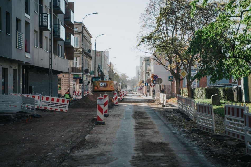 Remont Przędzalnianej w Łodzi nabrał tempa. Zerwali już połowę jezdni