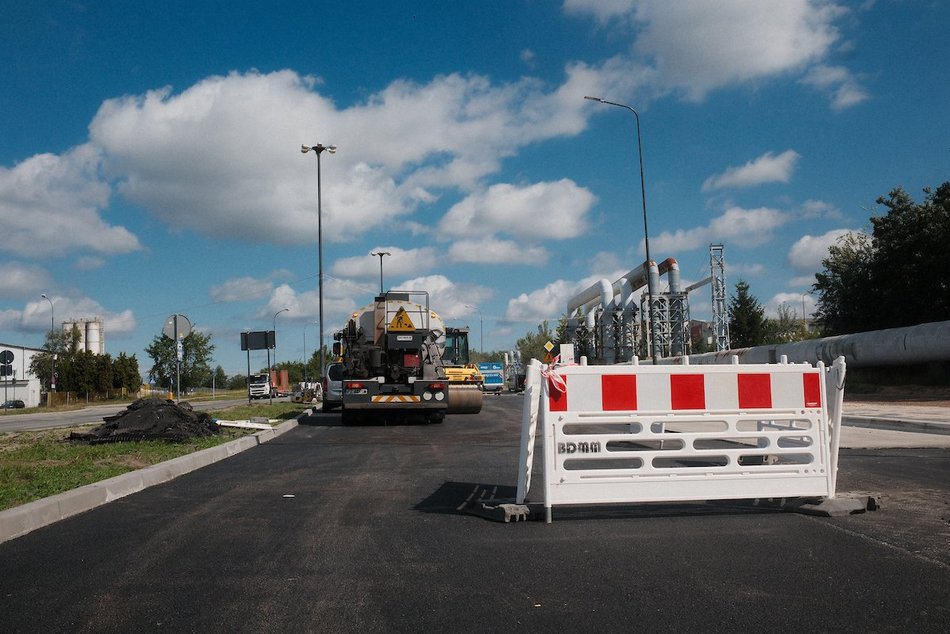 Remont Puszkina w Łodzi dobiega końca. Drogowcy kończą układać nową jezdnię