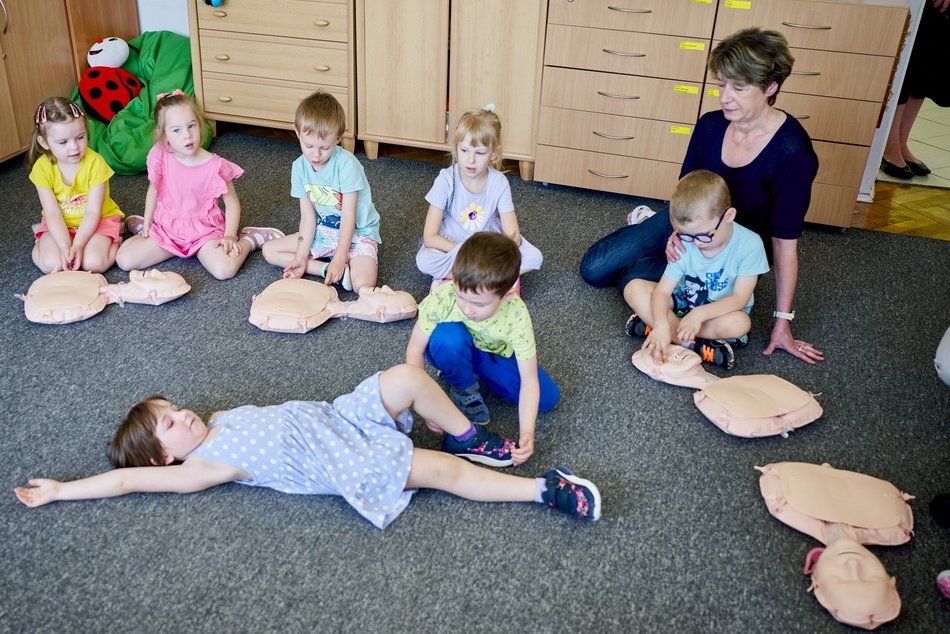 Dzieci z Łodzi uczą się pierwszej pomocy