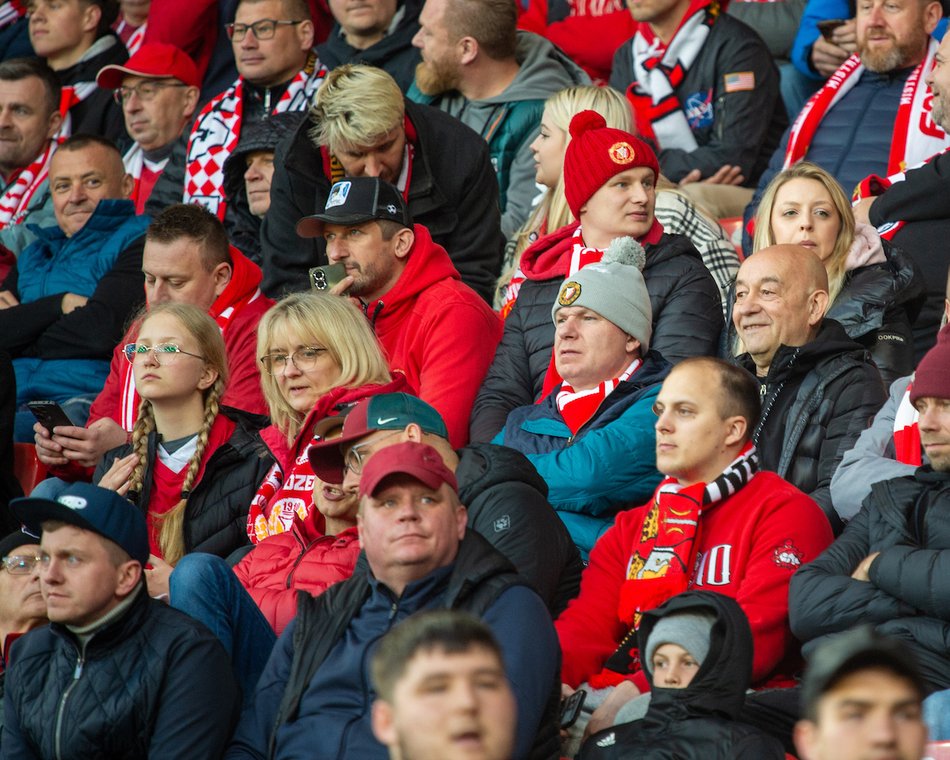 Łódź. Kibice na meczu Widzewa Łódź z Legią Warszawa. Byłeś? Odszukaj się w galerii