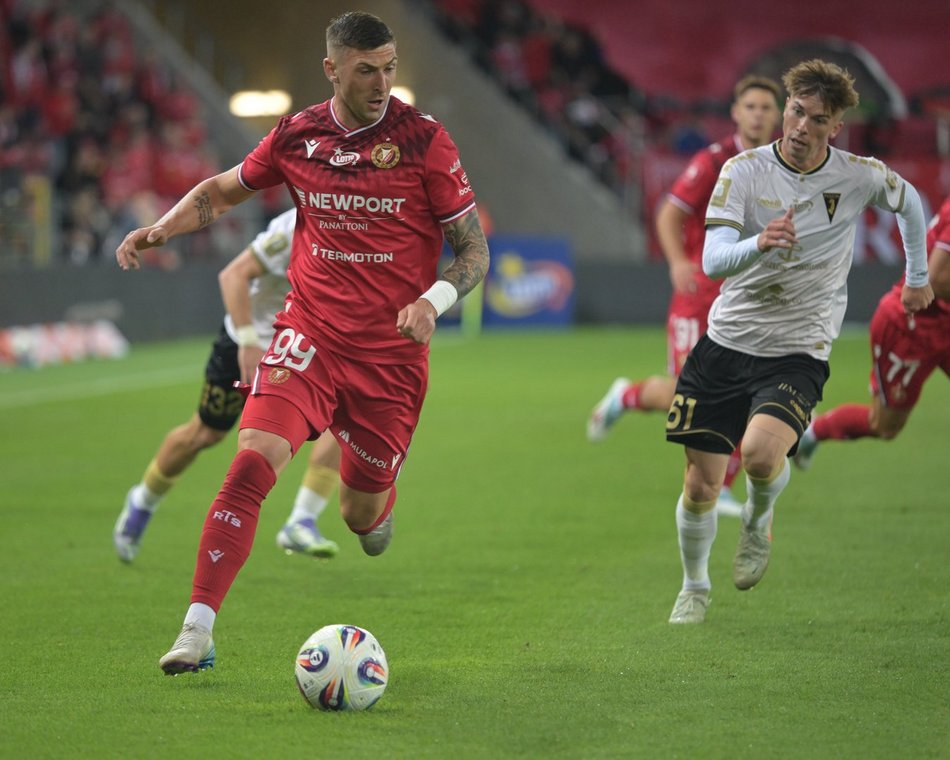 Widzew Łódź przegrywa z pogrążoną w kryzysie Pogonią Szczecin