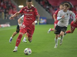 Widzew Łódź przegrywa z pogrążoną w kryzysie Pogonią Szczecin