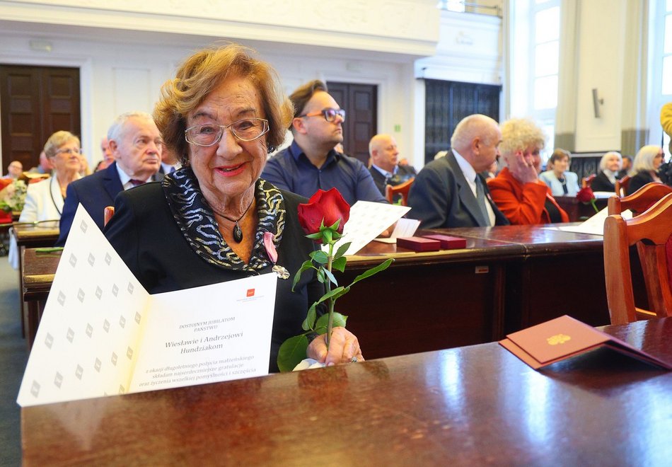 Łódź. Medale za długoletnie pożycie małżeńskie. Rekordziści są razem od 66 lat!