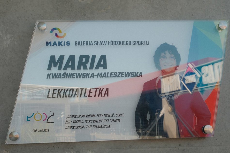 Łódź. Wybitna lekkoatletka i olimpijka uhonorowana! W Atlas Arenie odsłonięto pamiątkową tablicę