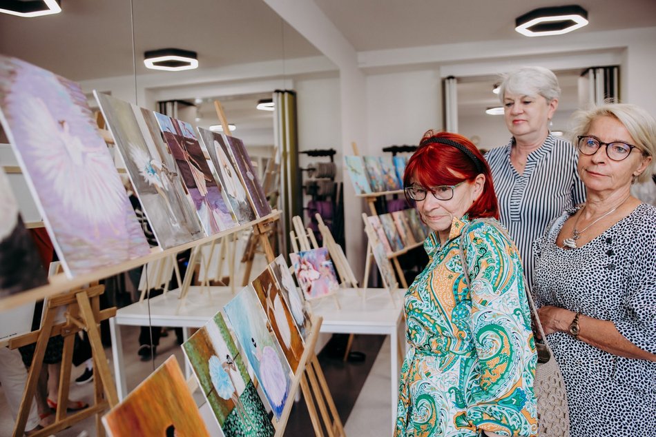 Wernisaż prac łódzkich seniorów w Centrum Zdrowego i Aktywnego Seniora przy ul. Nastrojowej 10