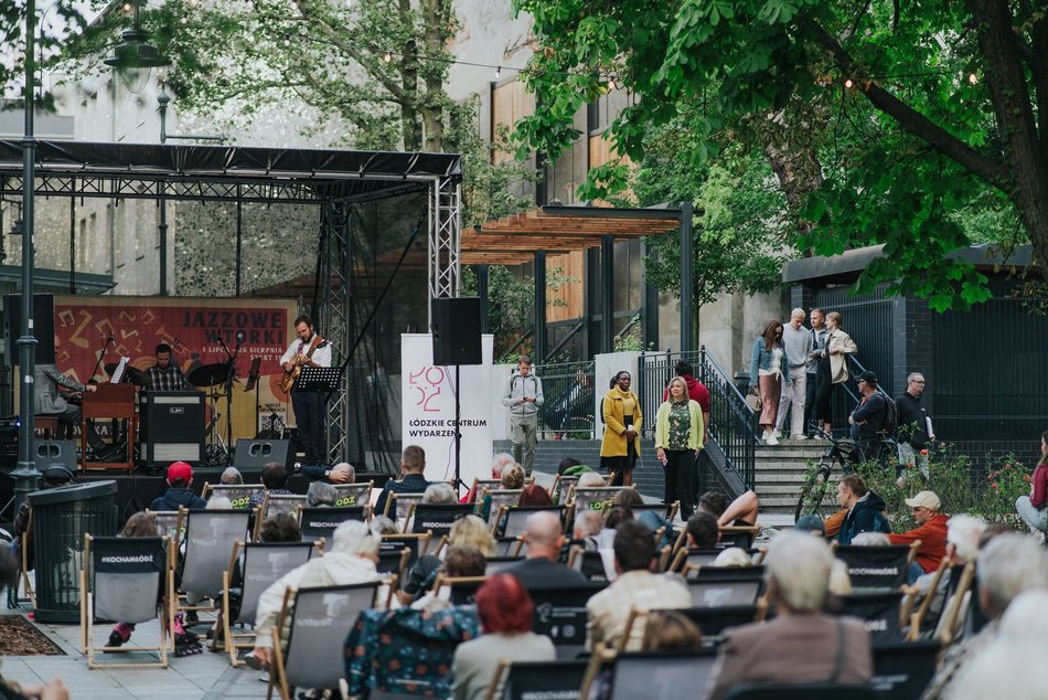 Jazzowe wtorki w Łodzi. Zespół Tomasz Lepczak Trio zgromadził tłumy w Pasażu Róży