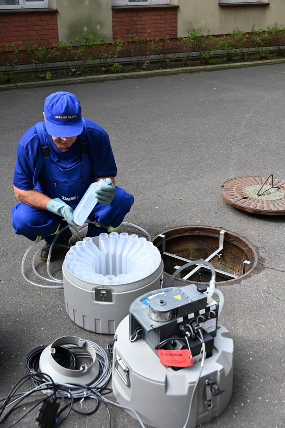 Łódź. Autosampler pomoże w kontroli ścieków w Łodzi. Czym jest i jak działa?