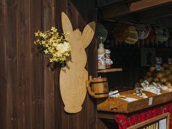 Łódź. Jarmark Wielkanocny w Manufakturze. Regionalne przysmaki, świąteczne ozdoby i więcej