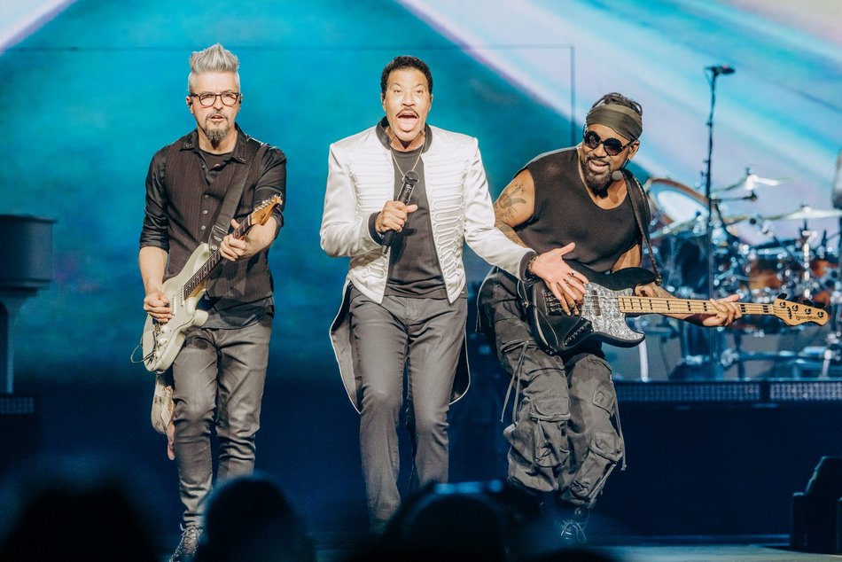 Łódź. Lionel Richie w Łodzi. Ponadczasowe hity porwały publiczność w Atlas Arenie
