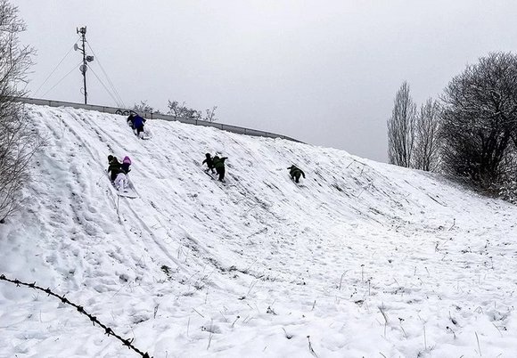 Przymiarka do skoków. Skocznia narciarska na Rudzkiej Górze
