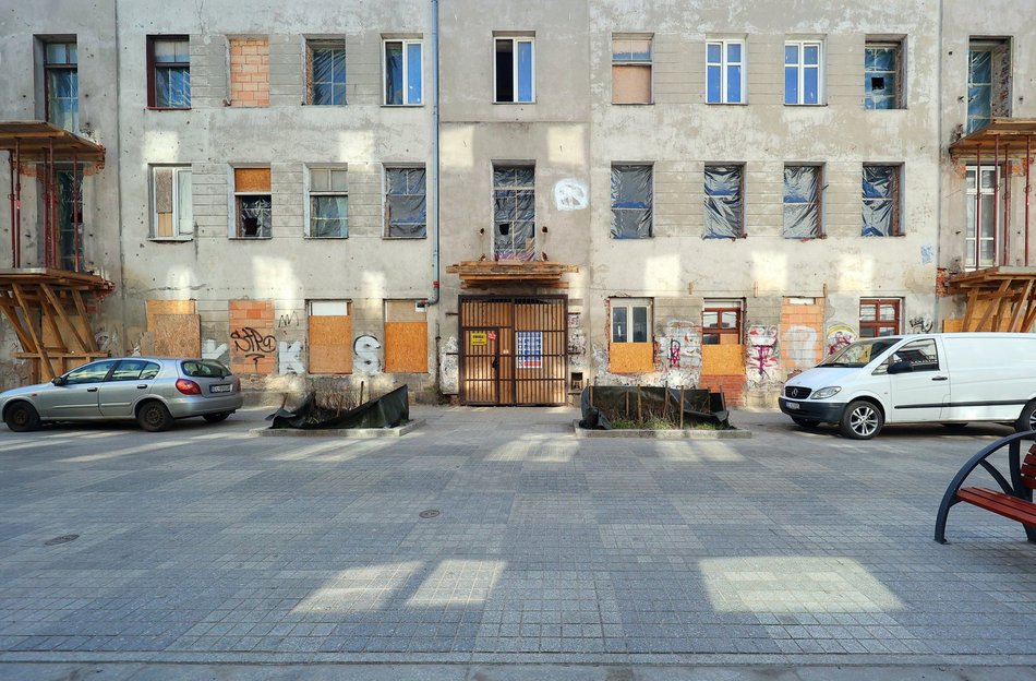 „Brzydkie kaczątko" z Włókienniczej w remoncie. Jedna z ostatnich takich kamienic